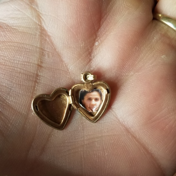 VINTAGE 10K GOLD HEART CHARM LOCKET - Picture 4 of 5